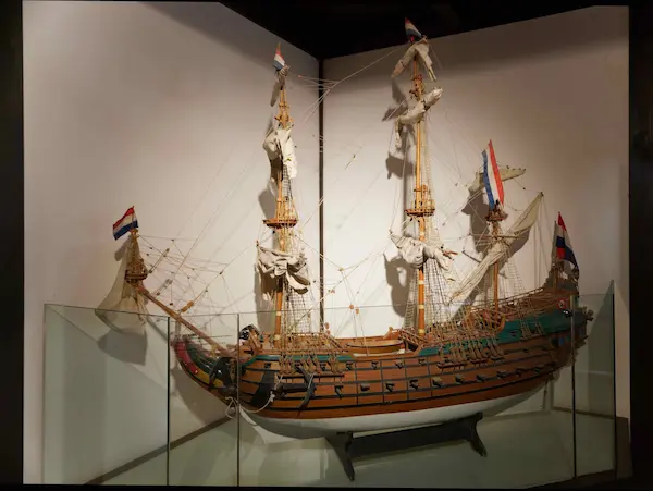 Model ship (1)